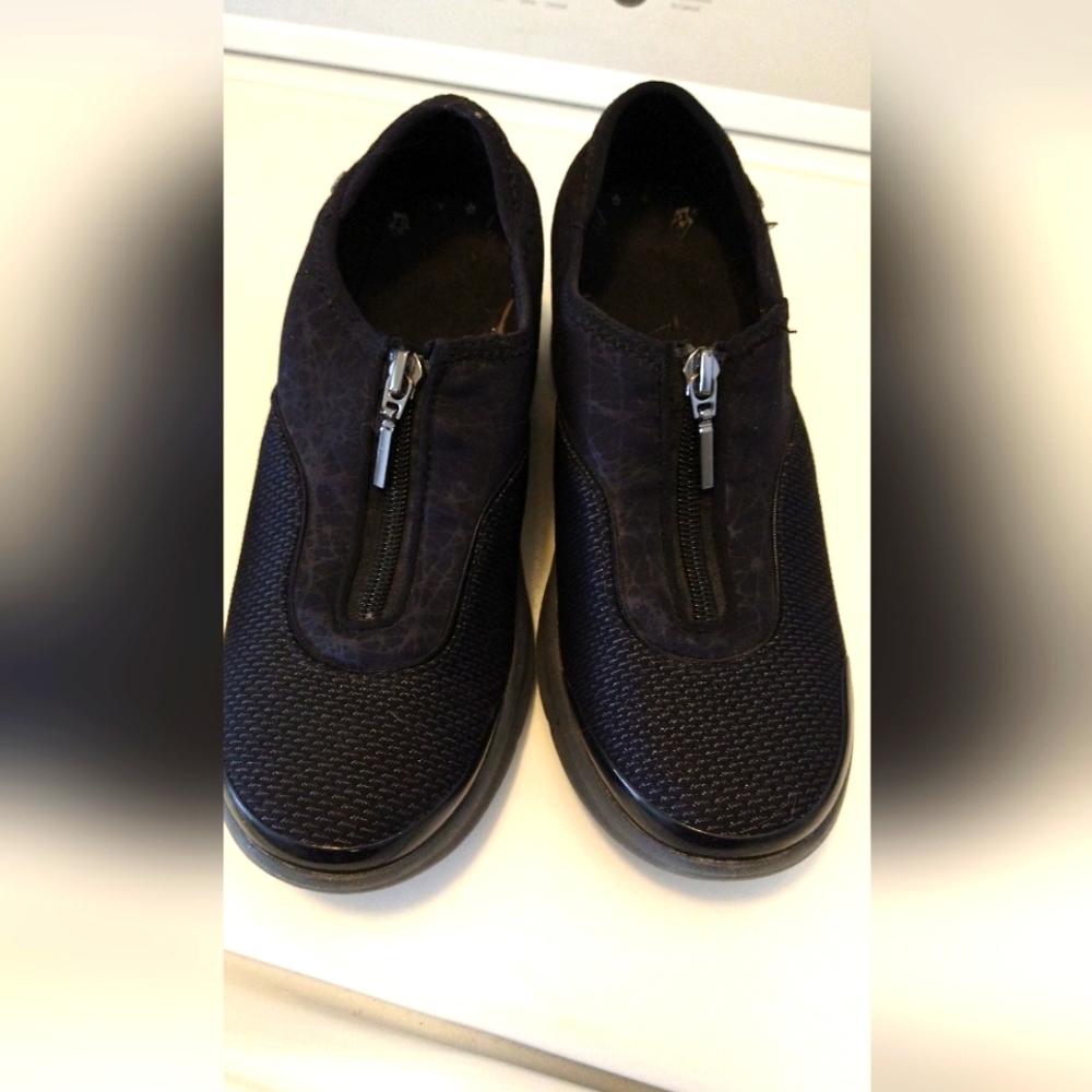 Bzees zip up shoes